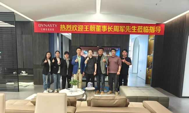 王朝总部领导深入门店巡查指导，助力终端发展